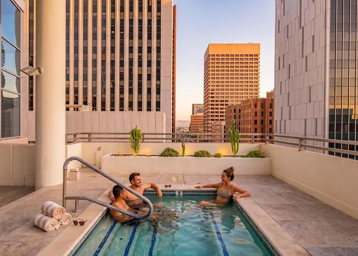 Downtown Phx Retreat Pool Gym Balcony Views Apartment