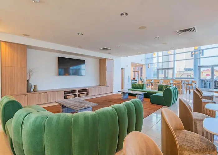 Apartment Downtown Phx Retreat Pool Gym Balcony Views *